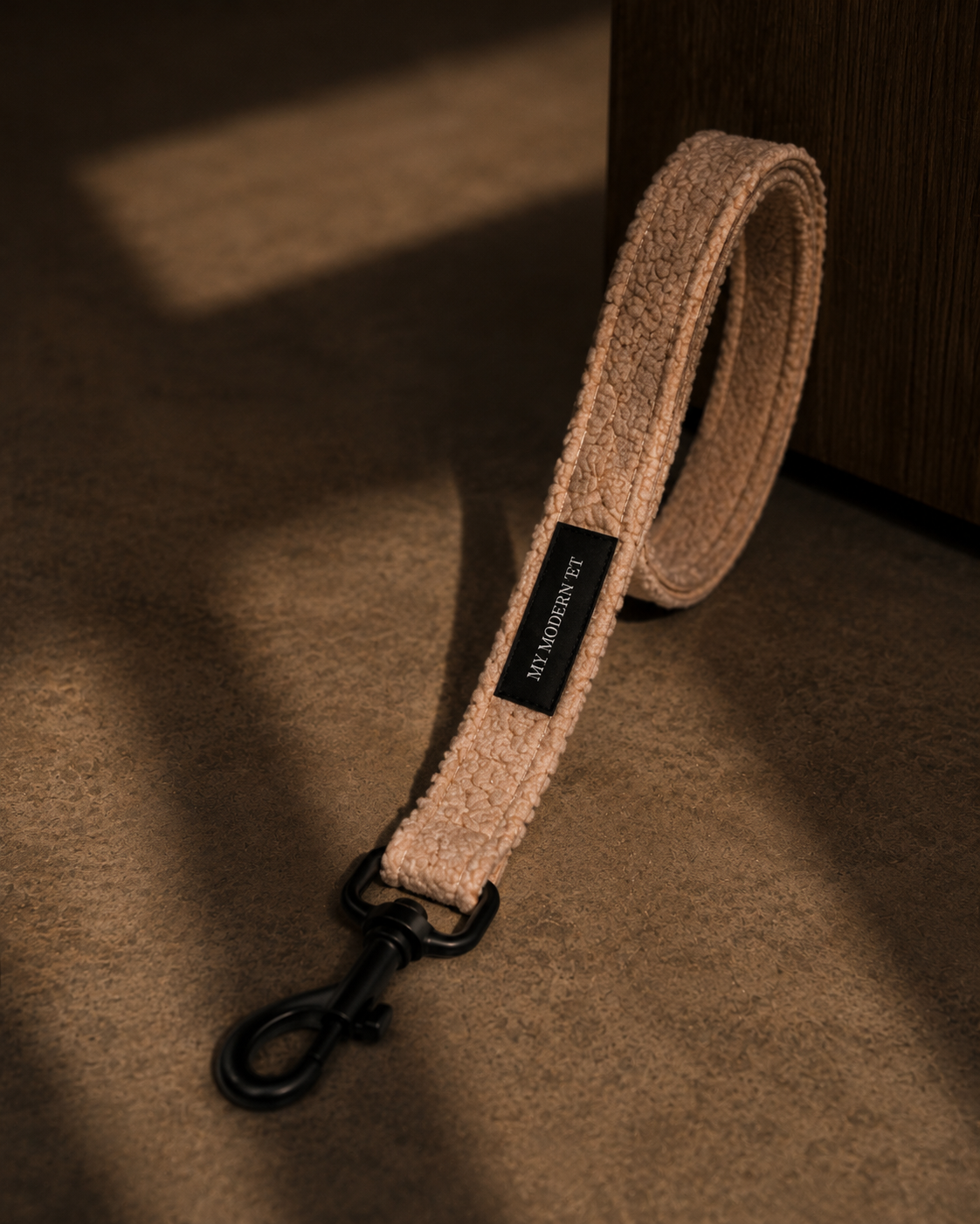 LEASHES